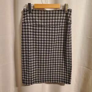 (3/$20) Catch My i Houndstooth Black & Grey Patterned Pencil Skirt - Size 1